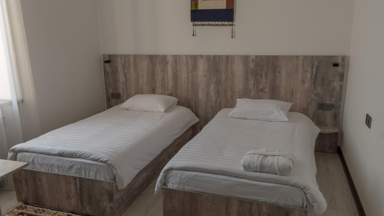 Home Guest Residence Bishkek Ngoại thất bức ảnh
